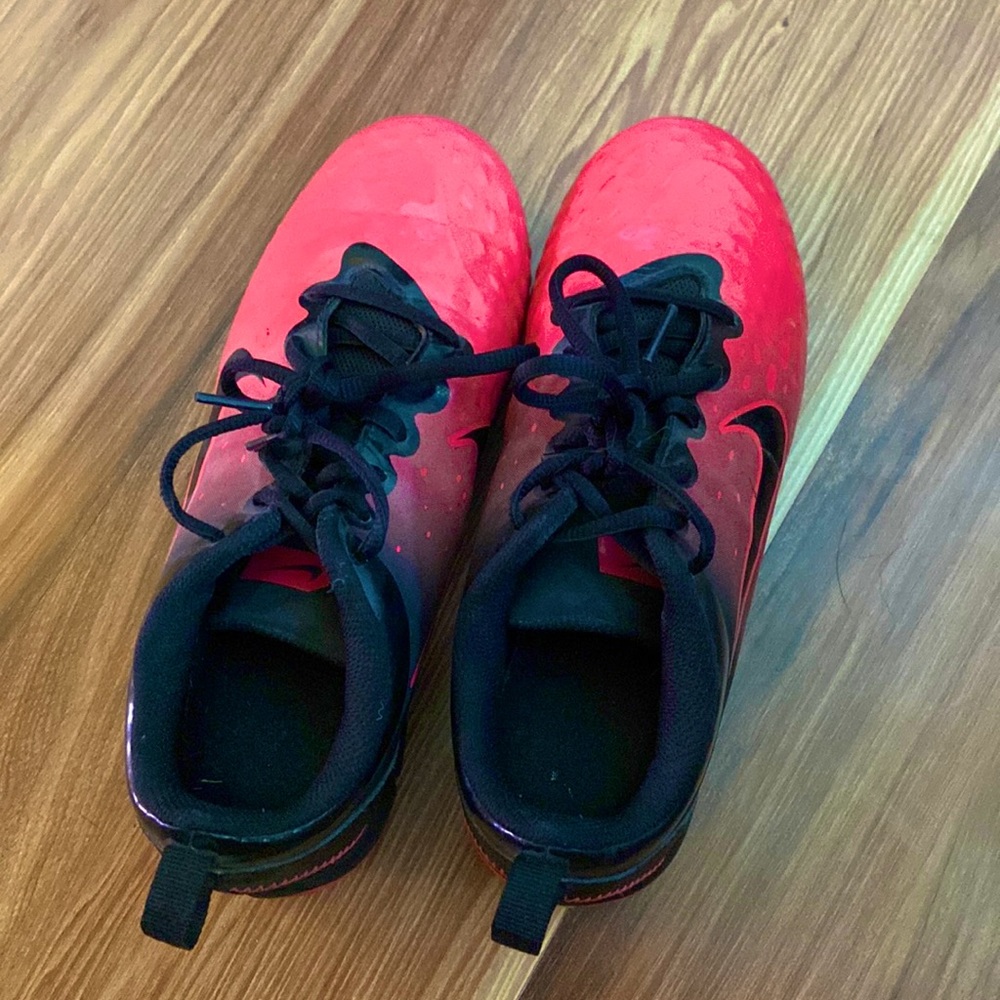 nike fast flex cleats hot pink and black